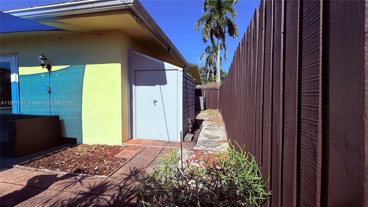 На продажу: $599,000 (3 спален, 2 ванн, 1666 Квадратных фут)