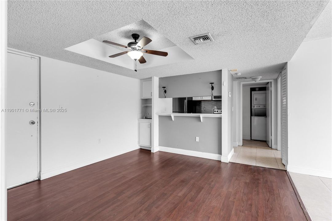For Rent: $2,100 (2 beds, 2 baths, 827 Square Feet)