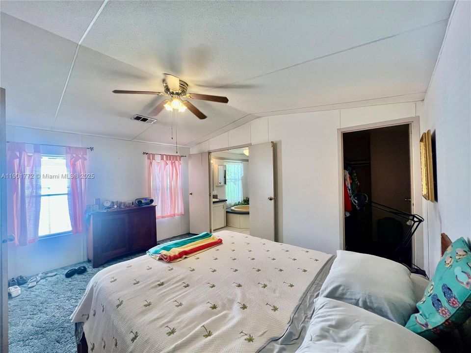 Active With Contract: $172,000 (2 beds, 2 baths, 1690 Square Feet)