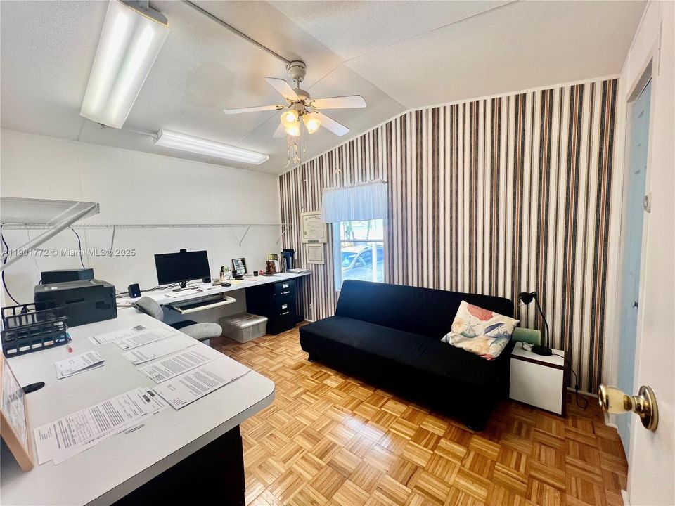 Active With Contract: $172,000 (2 beds, 2 baths, 1690 Square Feet)