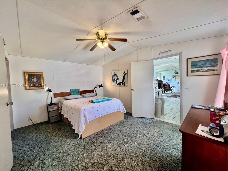 Active With Contract: $172,000 (2 beds, 2 baths, 1690 Square Feet)