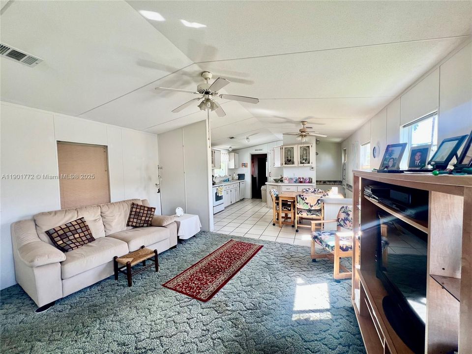 Active With Contract: $172,000 (2 beds, 2 baths, 1690 Square Feet)