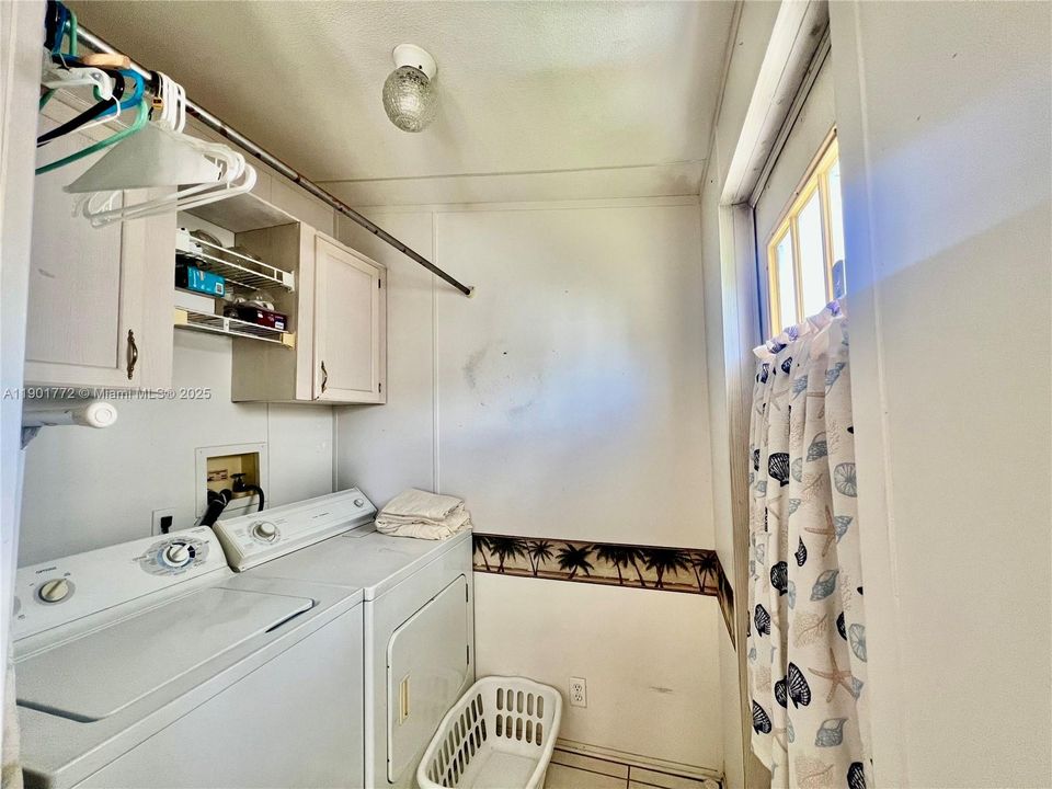 Active With Contract: $172,000 (2 beds, 2 baths, 1690 Square Feet)