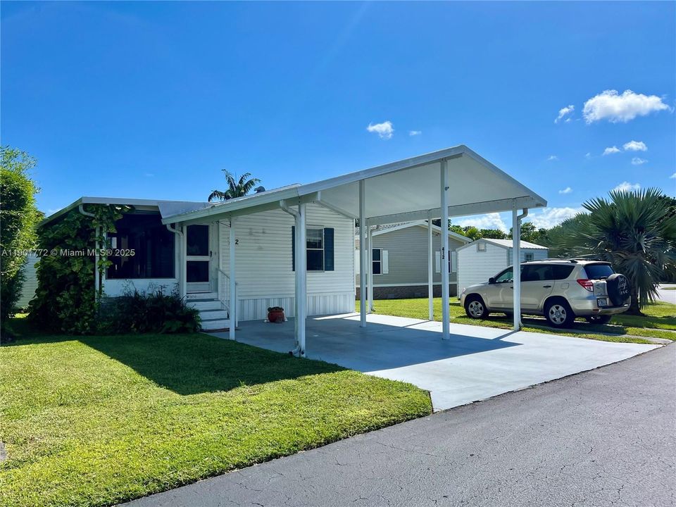 Active With Contract: $172,000 (2 beds, 2 baths, 1690 Square Feet)