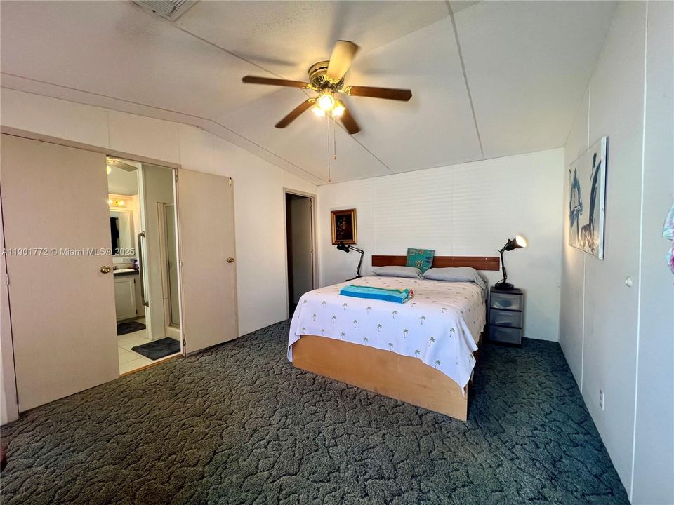 Active With Contract: $172,000 (2 beds, 2 baths, 1690 Square Feet)