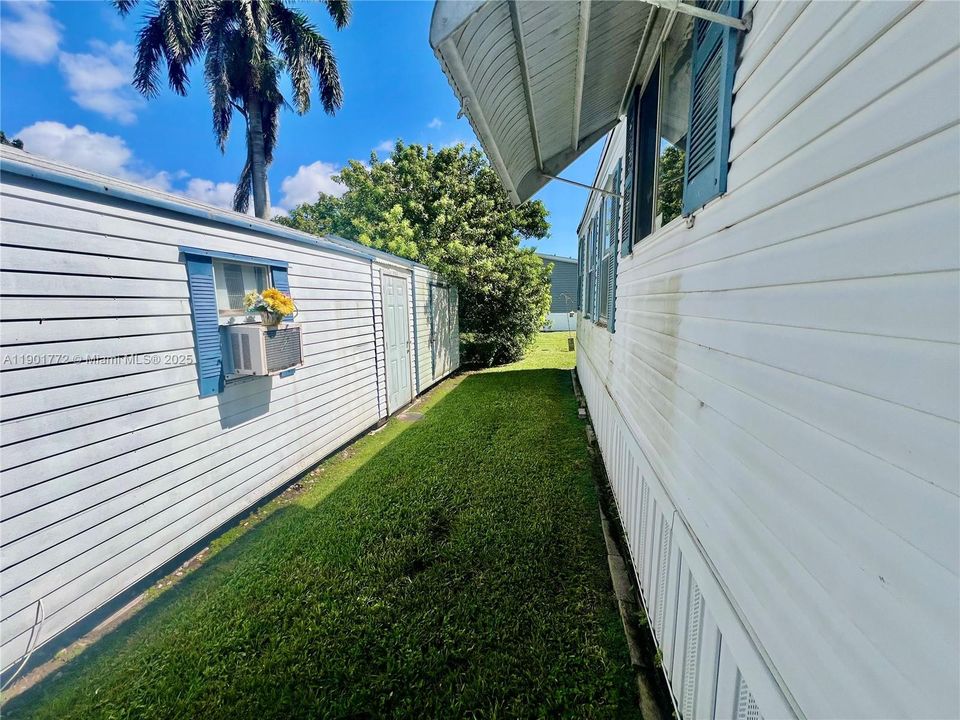 Active With Contract: $172,000 (2 beds, 2 baths, 1690 Square Feet)