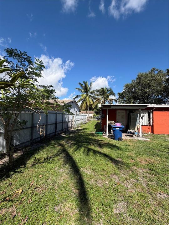 合同活跃: $399,900 (3 贝兹, 1 浴室, 894 平方英尺)