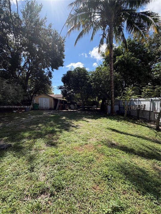 合同活跃: $399,900 (3 贝兹, 1 浴室, 894 平方英尺)