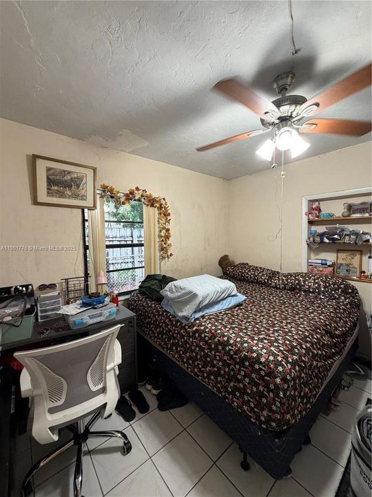 合同活跃: $399,900 (3 贝兹, 1 浴室, 894 平方英尺)