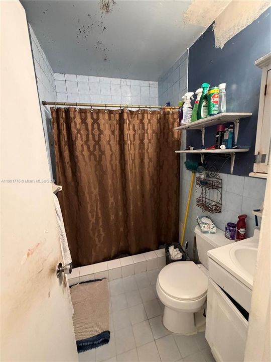 合同活跃: $399,900 (3 贝兹, 1 浴室, 894 平方英尺)