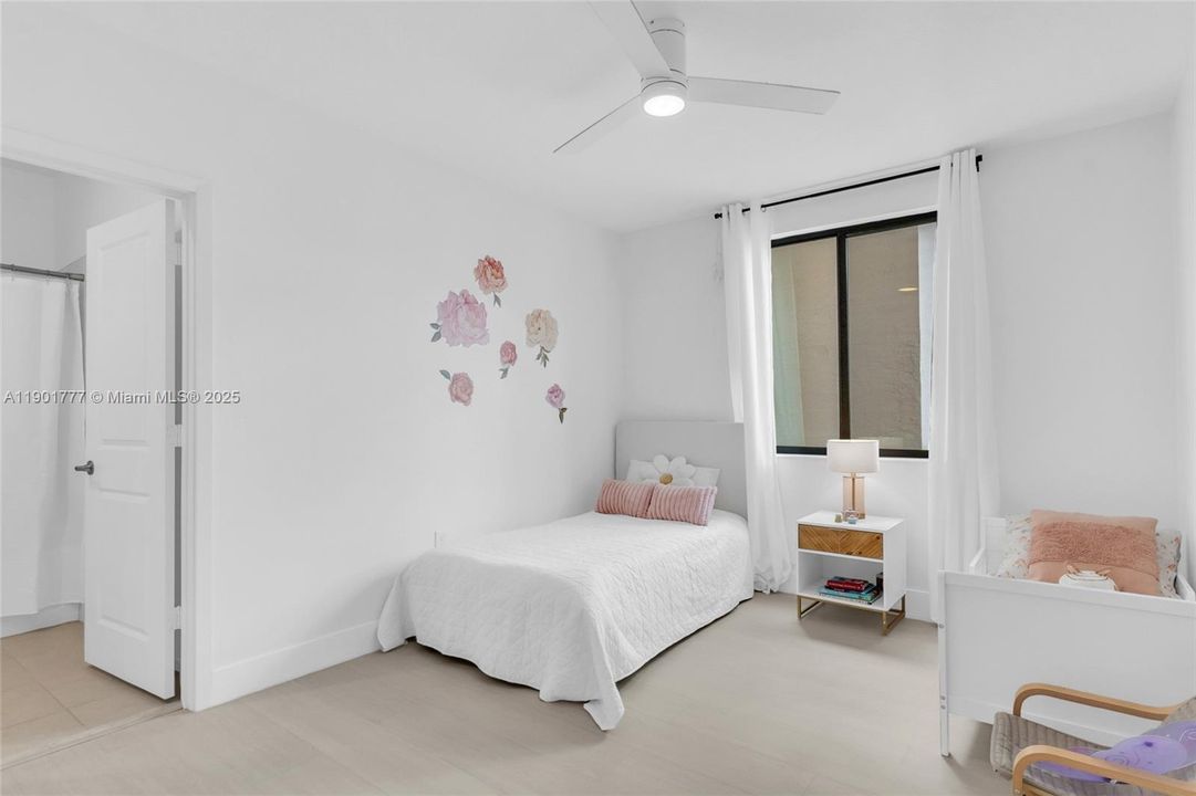 Active With Contract: $968,000 (3 beds, 3 baths, 2366 Square Feet)