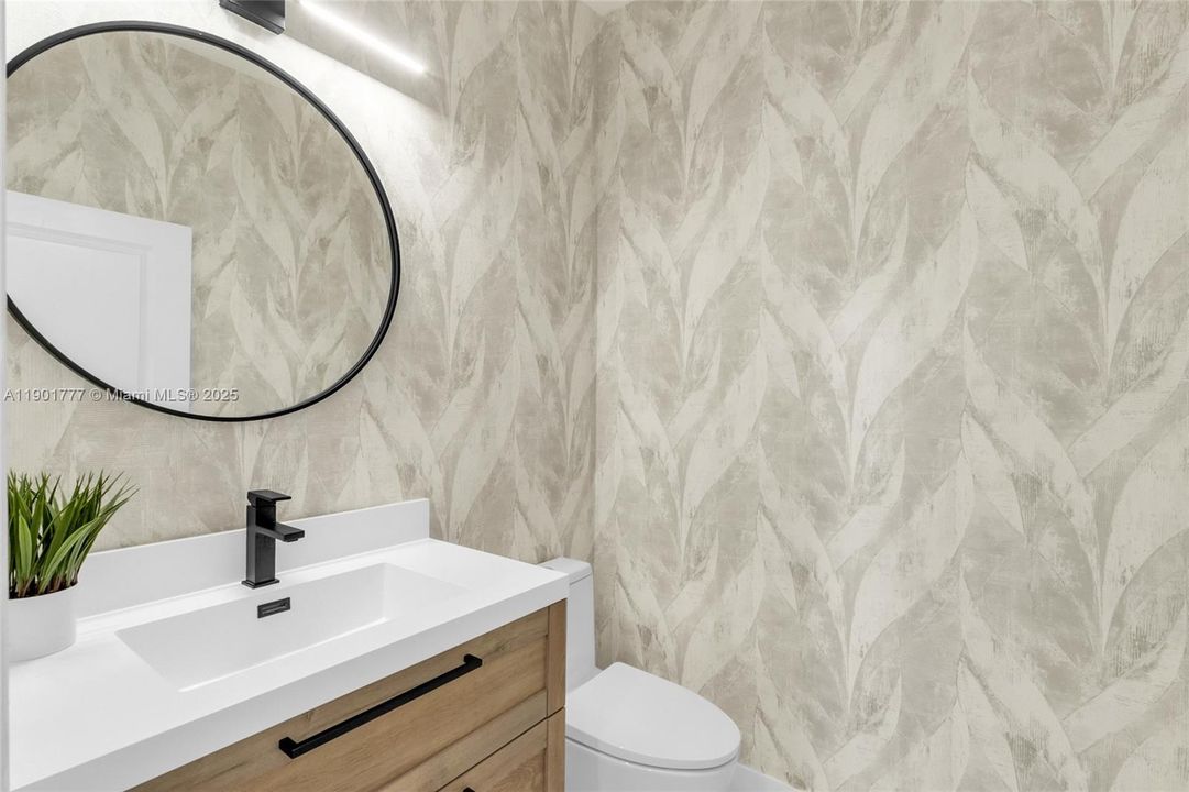 Active With Contract: $968,000 (3 beds, 3 baths, 2366 Square Feet)