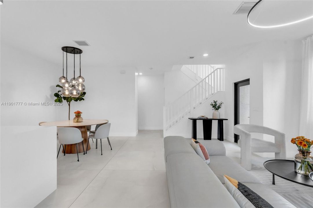 Active With Contract: $968,000 (3 beds, 3 baths, 2366 Square Feet)