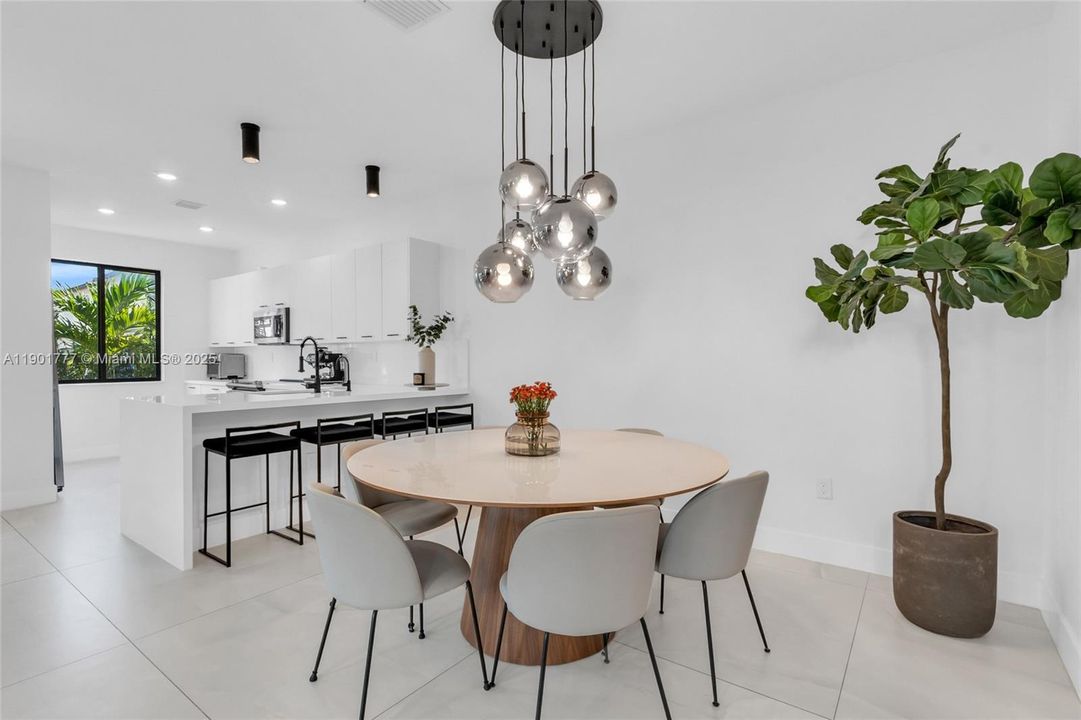 Active With Contract: $968,000 (3 beds, 3 baths, 2366 Square Feet)