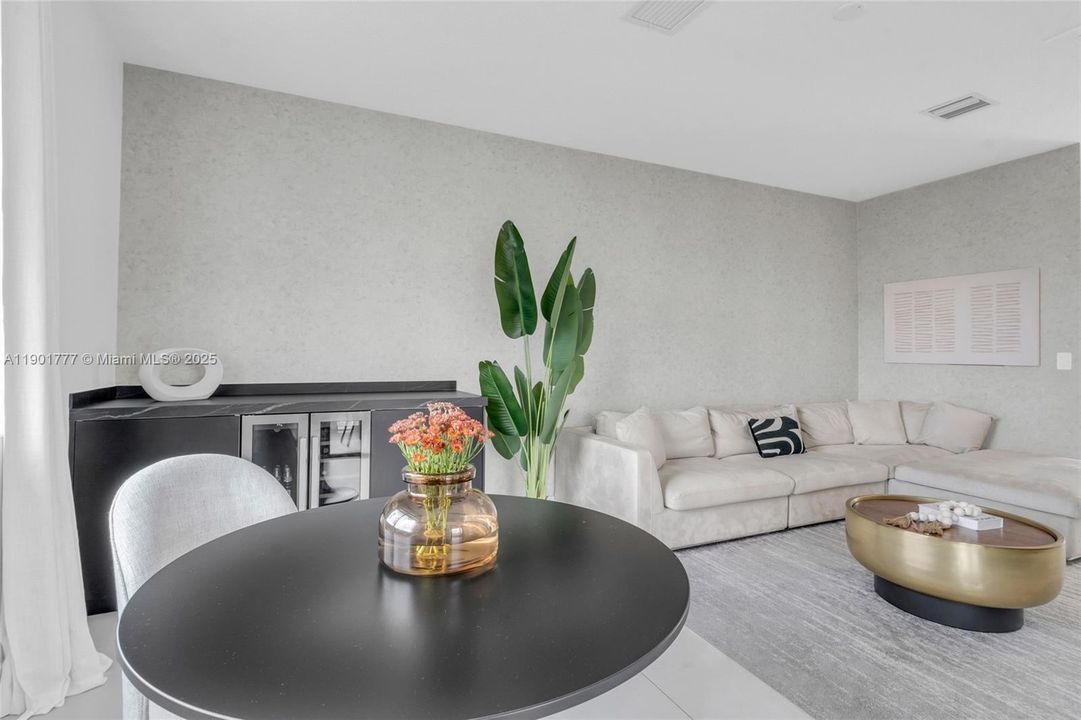 Active With Contract: $968,000 (3 beds, 3 baths, 2366 Square Feet)