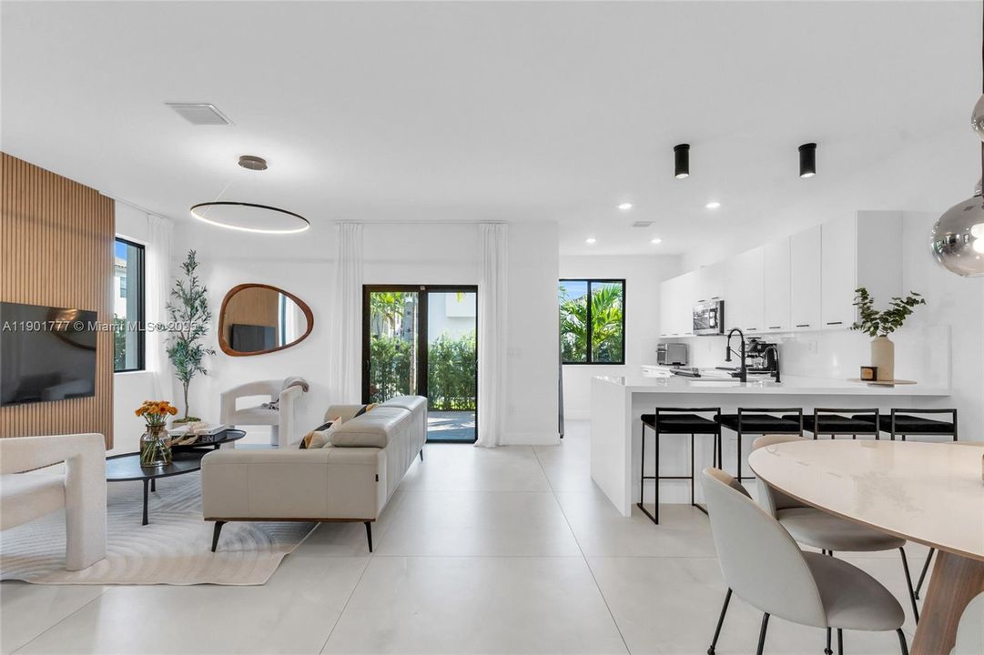 Active With Contract: $968,000 (3 beds, 3 baths, 2366 Square Feet)