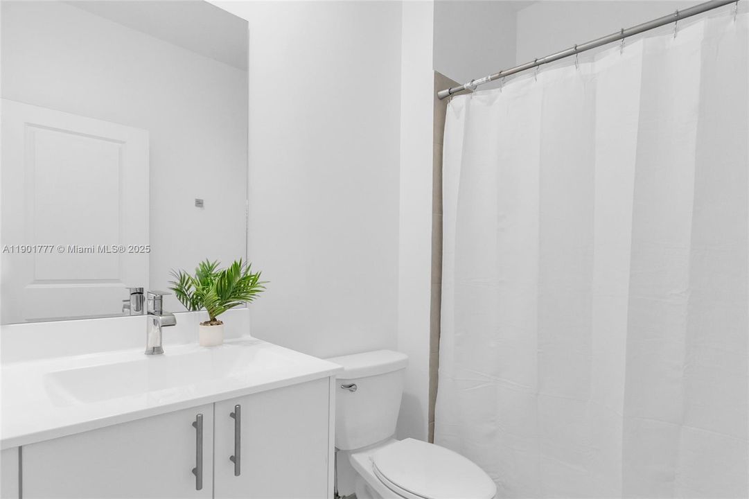 Active With Contract: $968,000 (3 beds, 3 baths, 2366 Square Feet)