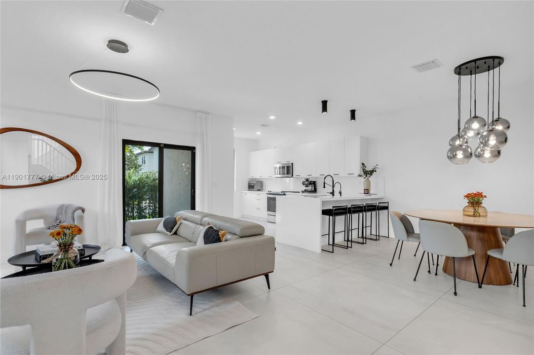 Active With Contract: $968,000 (3 beds, 3 baths, 2366 Square Feet)