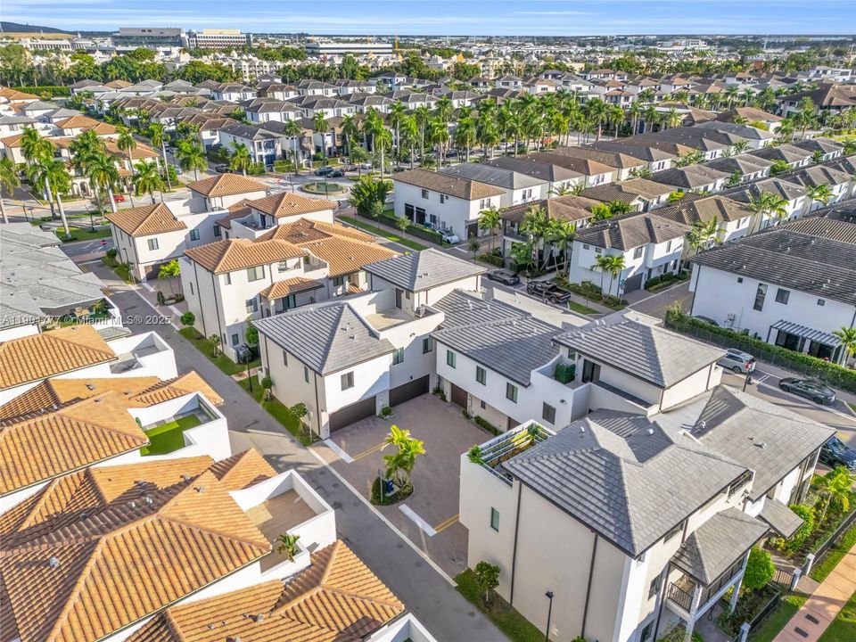 Active With Contract: $968,000 (3 beds, 3 baths, 2366 Square Feet)