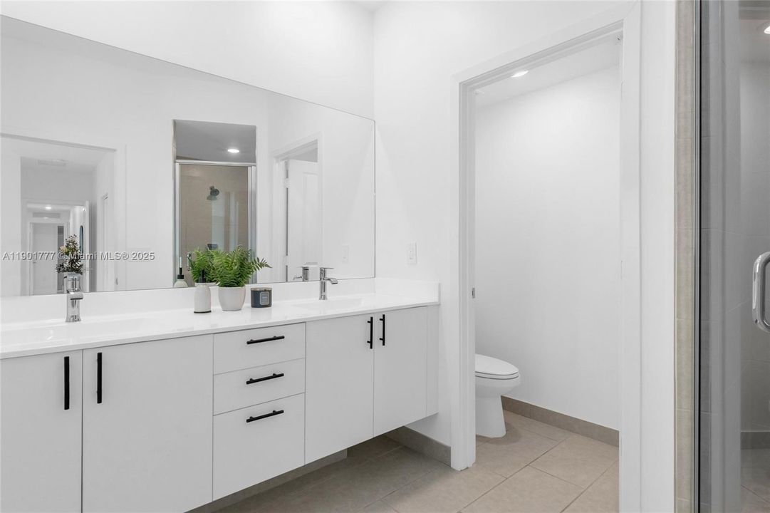 Active With Contract: $968,000 (3 beds, 3 baths, 2366 Square Feet)