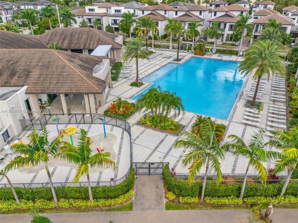 Active With Contract: $968,000 (3 beds, 3 baths, 2366 Square Feet)