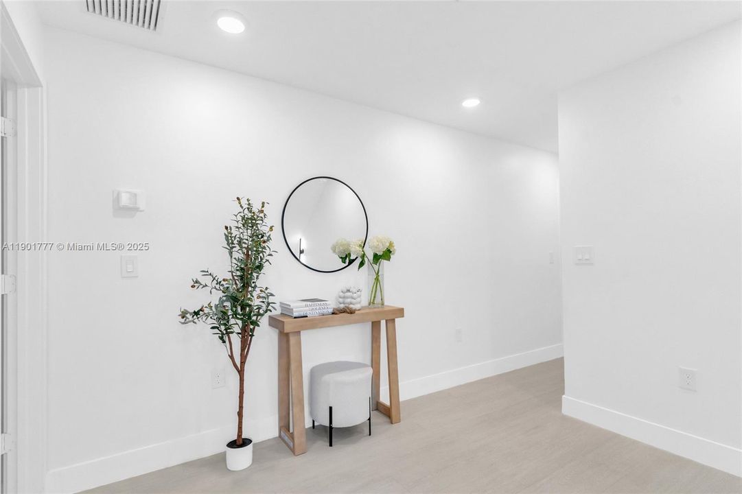 Active With Contract: $968,000 (3 beds, 3 baths, 2366 Square Feet)