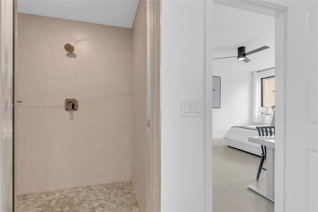 Active With Contract: $968,000 (3 beds, 3 baths, 2366 Square Feet)