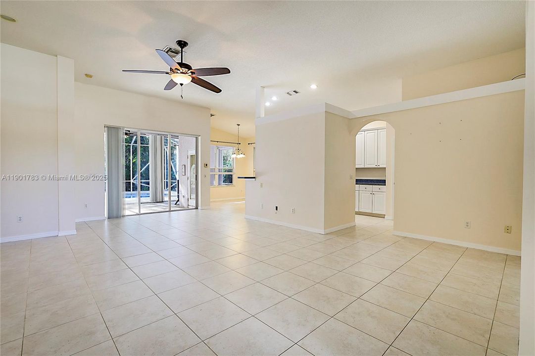 Active With Contract: $325,000 (3 beds, 2 baths, 1656 Square Feet)