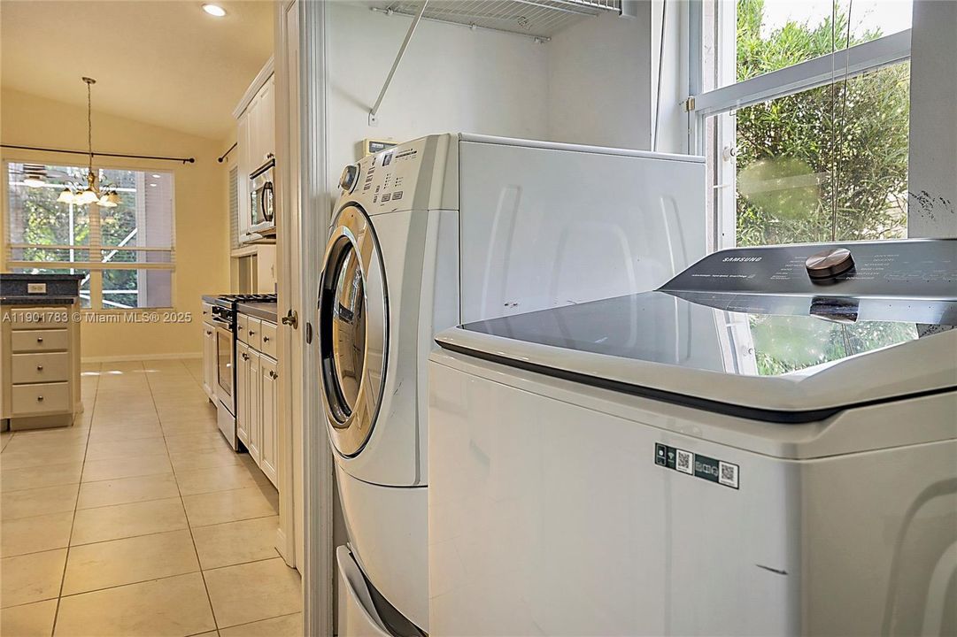 Active With Contract: $325,000 (3 beds, 2 baths, 1656 Square Feet)