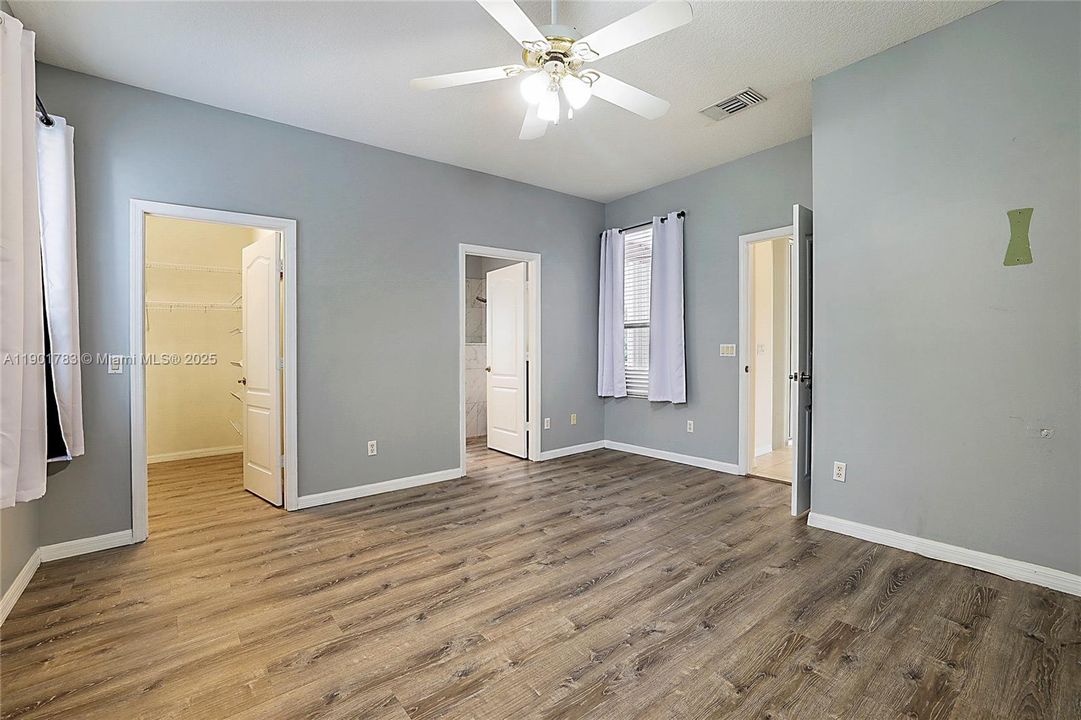 Active With Contract: $325,000 (3 beds, 2 baths, 1656 Square Feet)