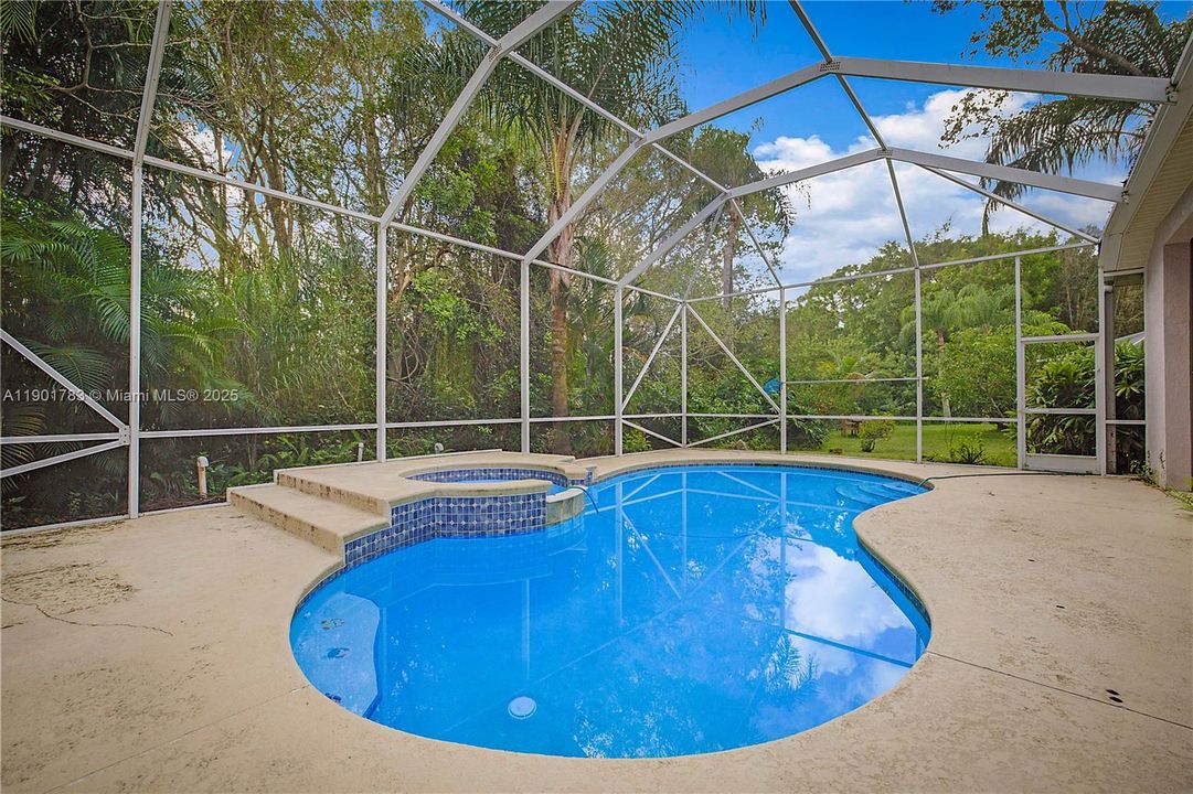 Active With Contract: $325,000 (3 beds, 2 baths, 1656 Square Feet)