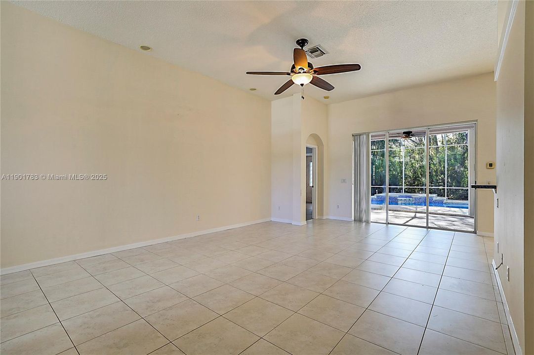 Active With Contract: $325,000 (3 beds, 2 baths, 1656 Square Feet)