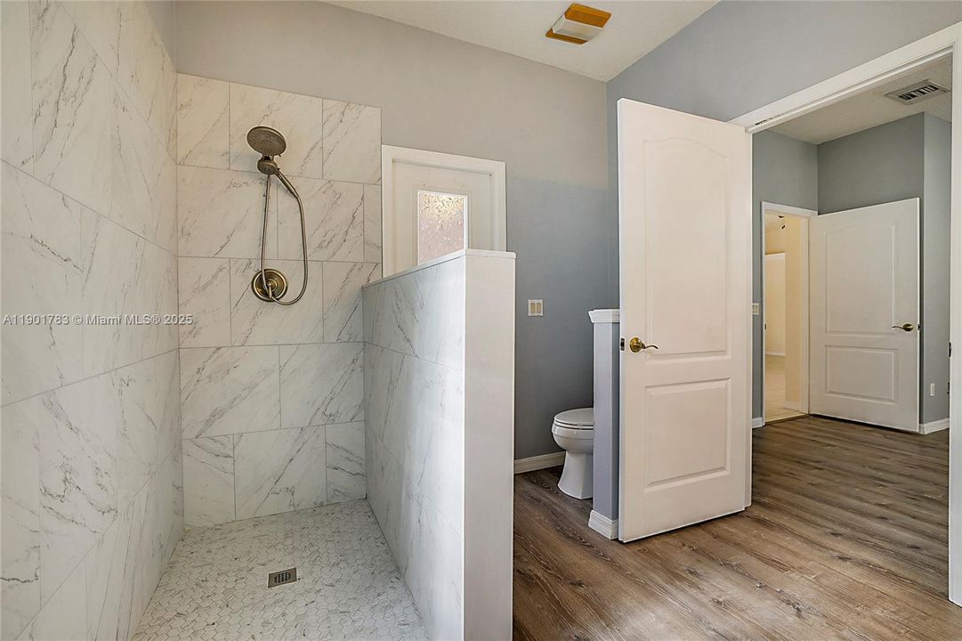 Active With Contract: $325,000 (3 beds, 2 baths, 1656 Square Feet)