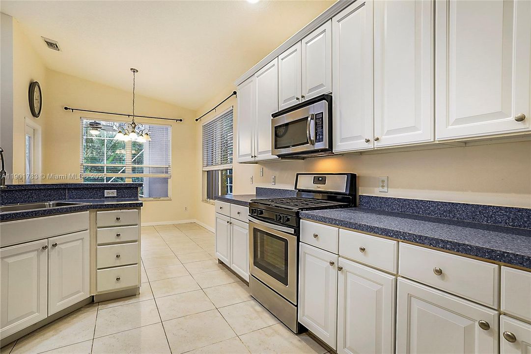 Active With Contract: $325,000 (3 beds, 2 baths, 1656 Square Feet)