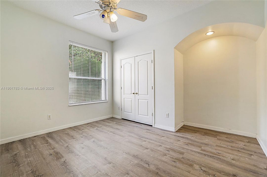 Active With Contract: $325,000 (3 beds, 2 baths, 1656 Square Feet)