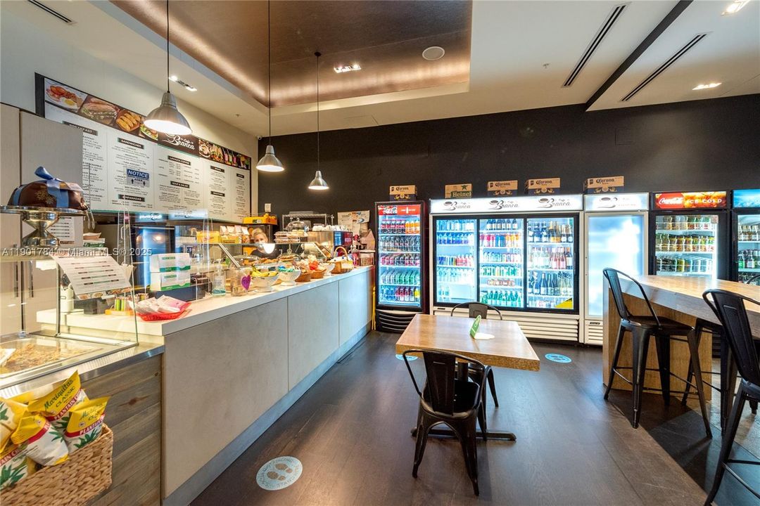 Под контрактом: $350,000 (0 спален, 1 ванн, 431 Квадратных фут)