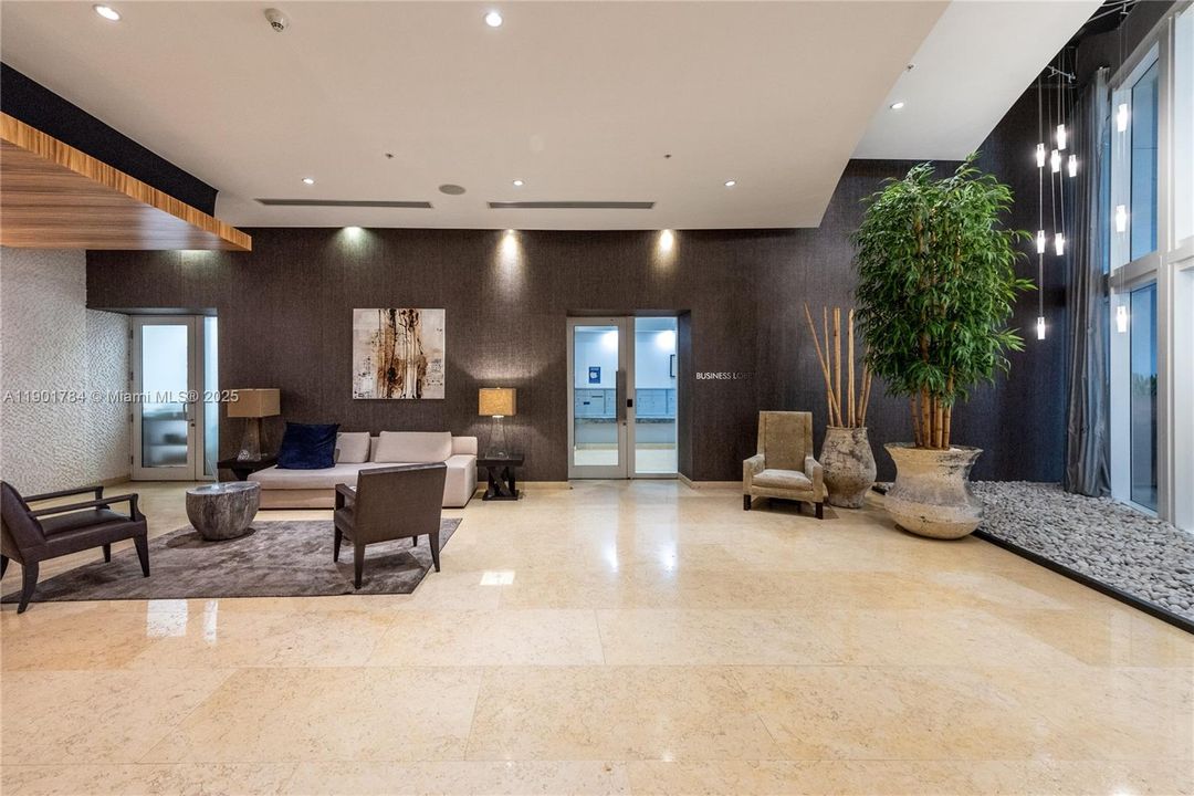 Под контрактом: $350,000 (0 спален, 1 ванн, 431 Квадратных фут)