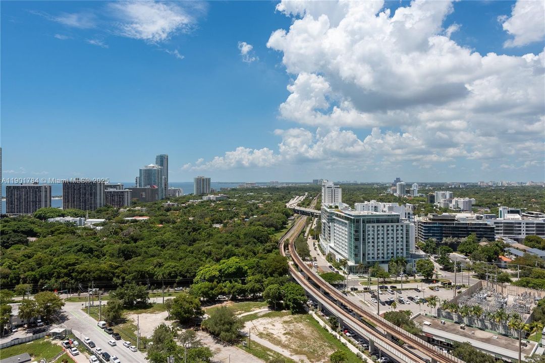 Под контрактом: $350,000 (0 спален, 1 ванн, 431 Квадратных фут)