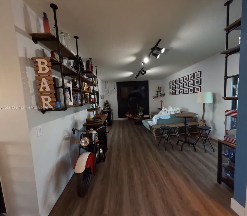 待售: $999,900 (3 贝兹, 2 浴室, 2116 平方英尺)