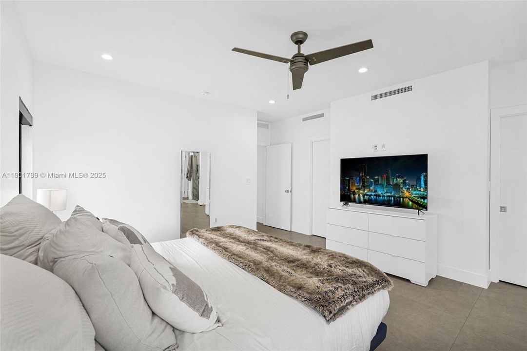 Recently Rented: $4,799 (3 beds, 2 baths, 1882 Square Feet)