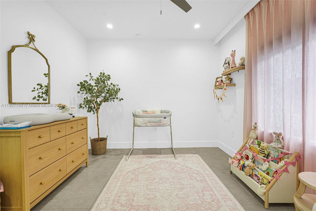 Recently Rented: $4,799 (3 beds, 2 baths, 1882 Square Feet)