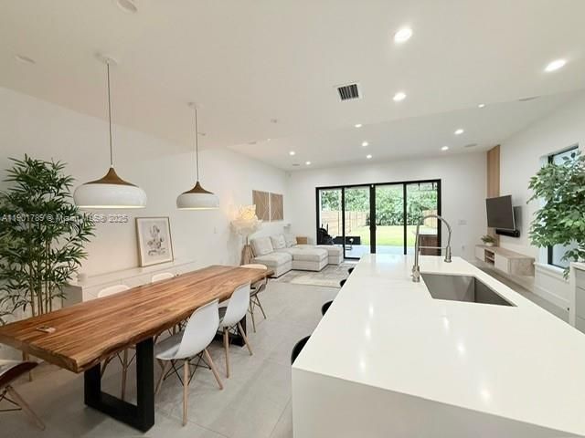 Recently Rented: $4,799 (3 beds, 2 baths, 1882 Square Feet)