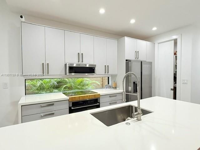 Recently Rented: $4,799 (3 beds, 2 baths, 1882 Square Feet)