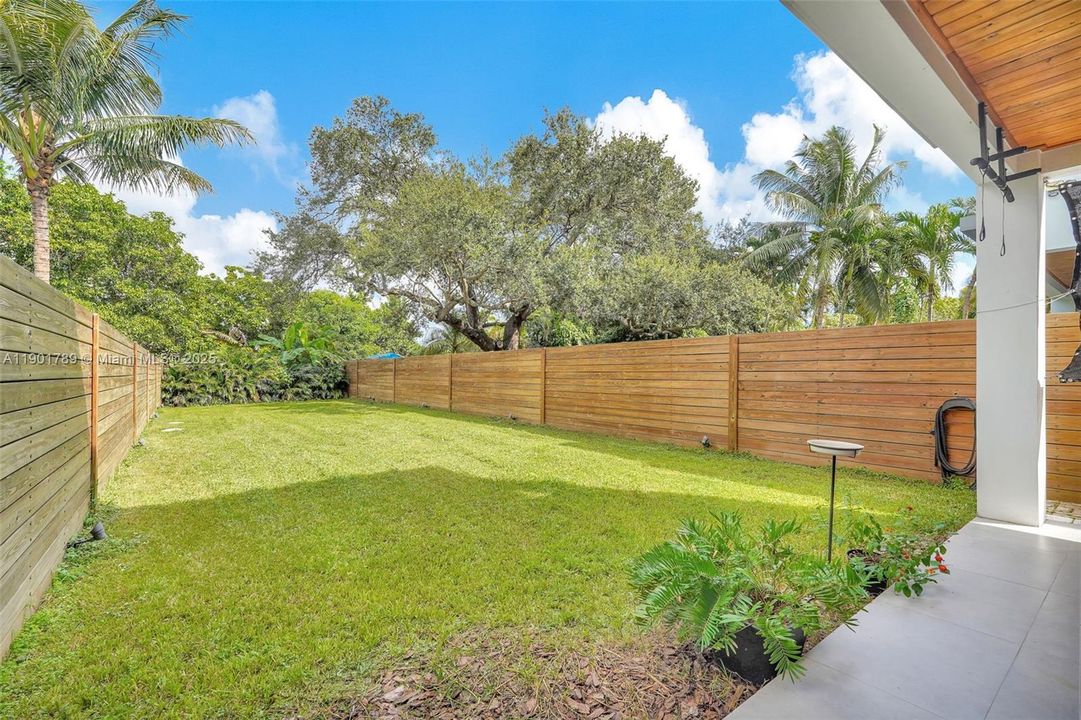 Recently Rented: $4,799 (3 beds, 2 baths, 1882 Square Feet)