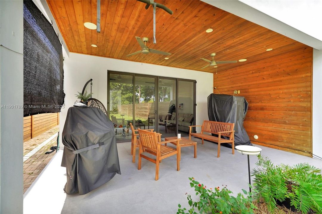 Recently Rented: $4,799 (3 beds, 2 baths, 1882 Square Feet)