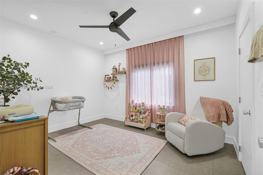 Recently Rented: $4,799 (3 beds, 2 baths, 1882 Square Feet)