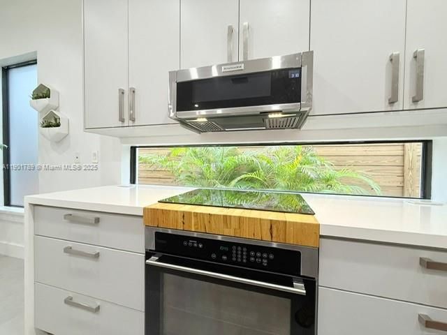 Recently Rented: $4,799 (3 beds, 2 baths, 1882 Square Feet)