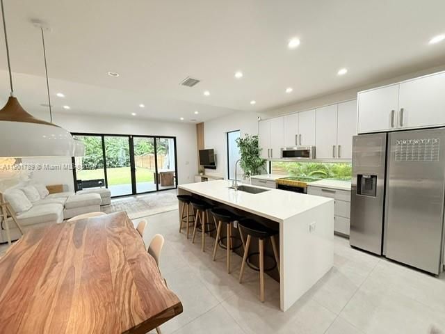 Recently Rented: $4,799 (3 beds, 2 baths, 1882 Square Feet)