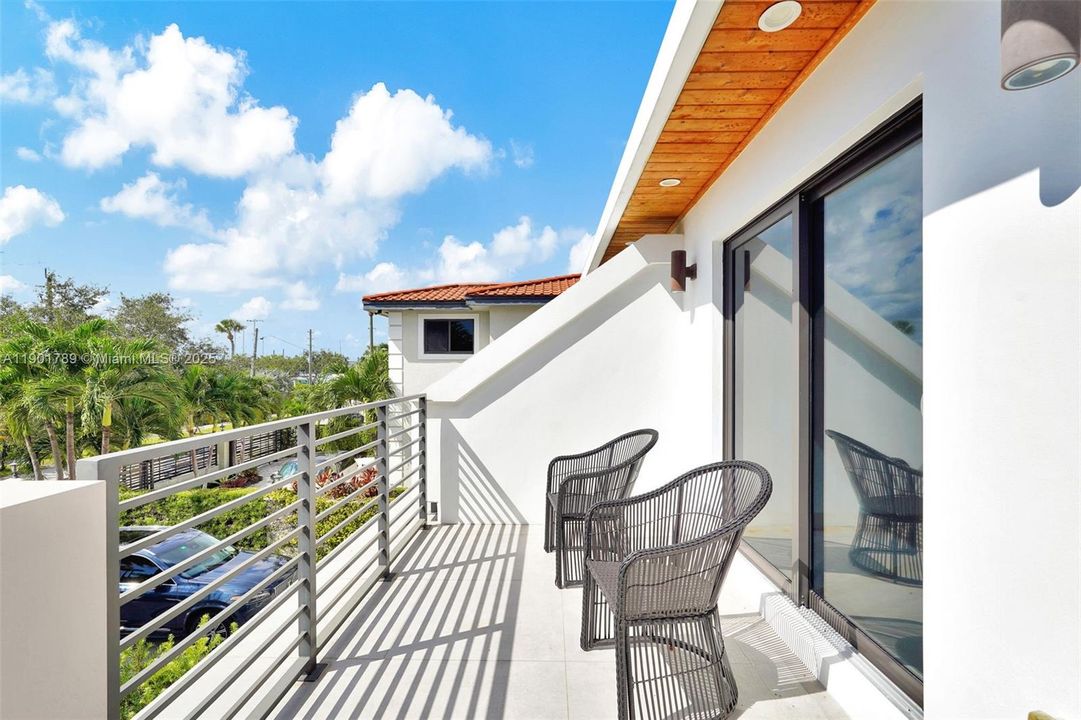 Recently Rented: $4,799 (3 beds, 2 baths, 1882 Square Feet)