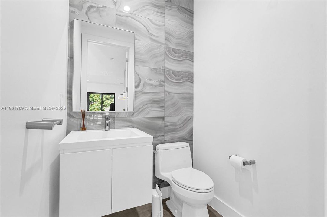 Recently Rented: $4,799 (3 beds, 2 baths, 1882 Square Feet)